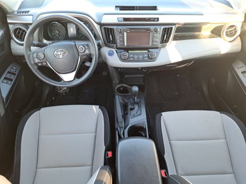 Used 2018 Toyota RAV4 LE image 9