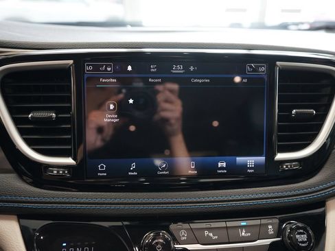 Used 2021 Chrysler Pacifica Touring-L w/ Uconnect Theater Family Group AWD/4WD image 39