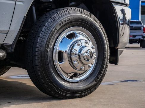 Used 2024 RAM 3500 Tradesman w/ Chrome Appearance Group AWD/4WD image 9