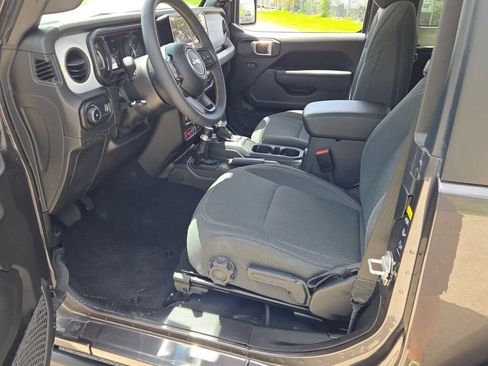 Used 2024 Jeep Wrangler Sport AWD/4WD image 17