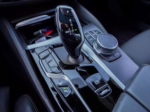 Used 2023 BMW 530e xDrive w/ Premium Package image 32