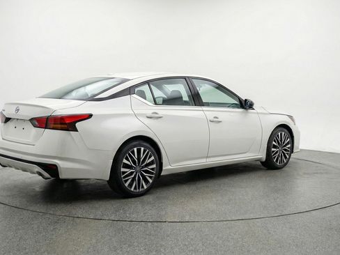 Used 2025 Nissan Altima 2.5 SV image 9