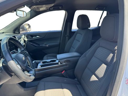 Used 2025 Chevrolet Equinox LT FWD image 9