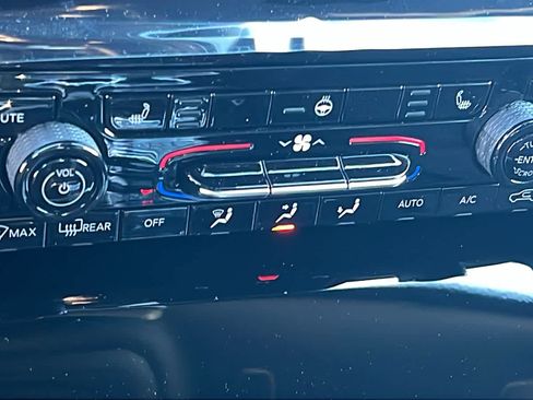 New 2025 Jeep Grand Cherokee Altitude image 14