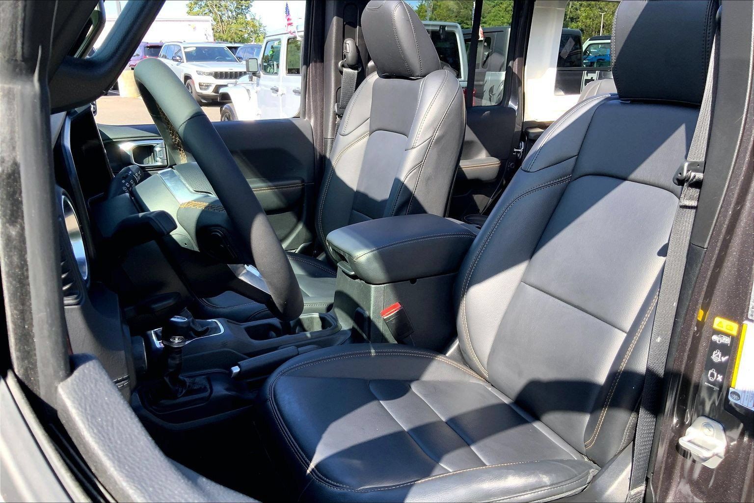 Certified 2025 Jeep Wrangler Unlimited Sahara w/ Safety Group AWD/4WD image 8