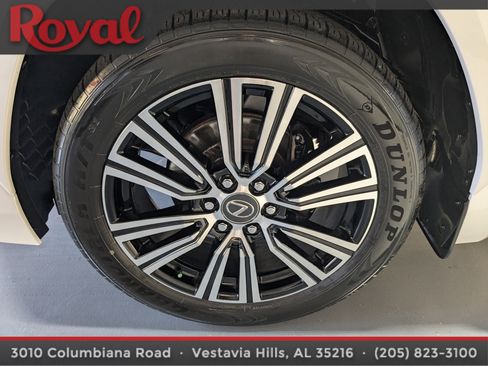 Used 2025 Lexus LX 600 4WD w/ Appearance Package image 32