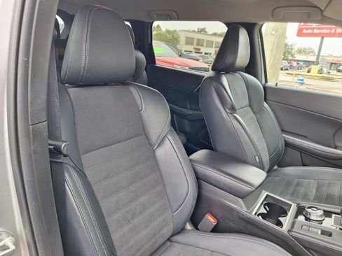 Used 2024 Mitsubishi Outlander SE Black Edition image 26