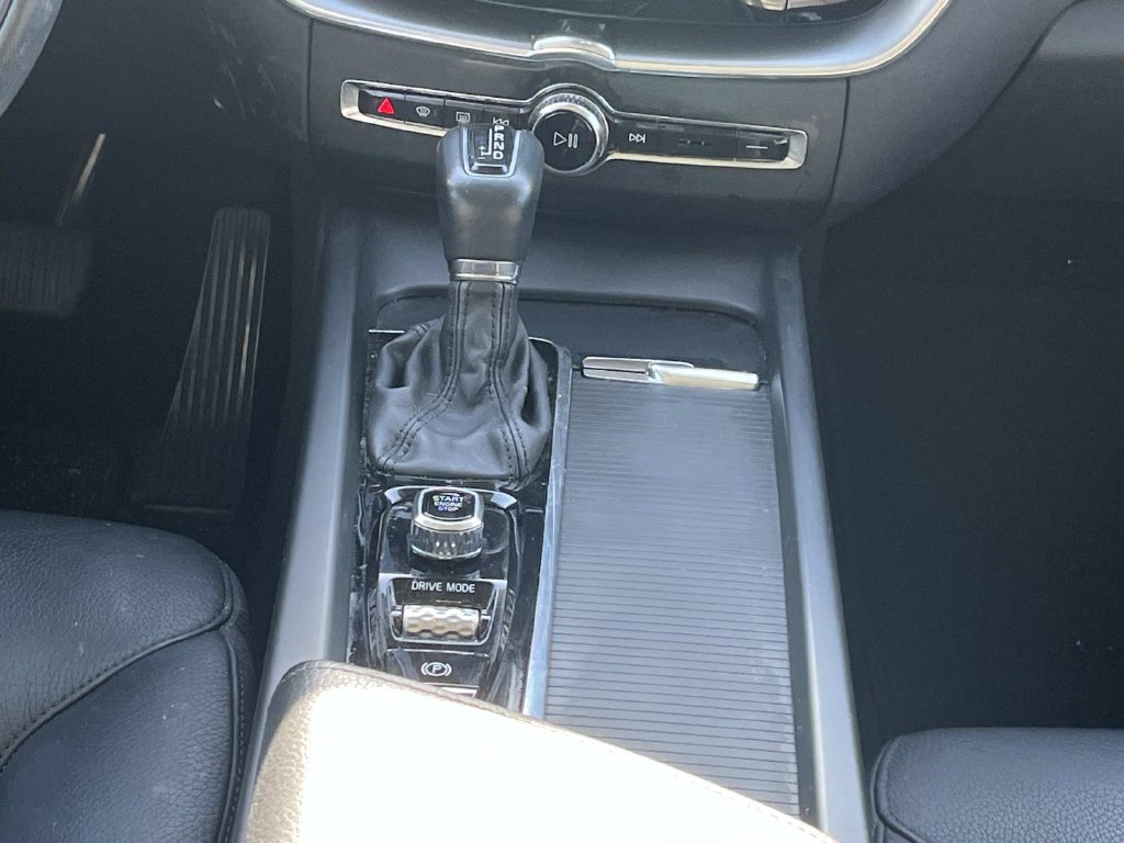 Used 2020 Volvo XC60 T5 Momentum FWD image 16