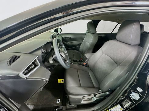 Used 2025 Toyota Corolla LE image 21