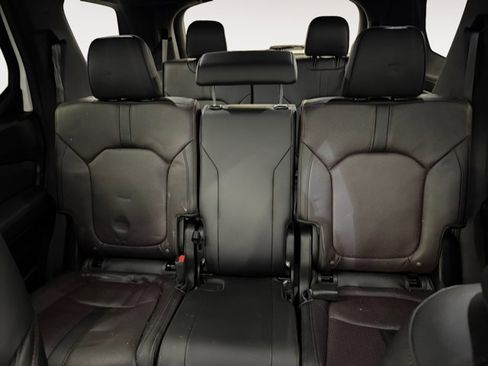 Used 2025 Honda Pilot Black Edition image 14