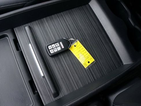 Certified 2024 Honda Odyssey EX-L image 2