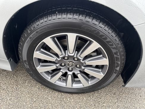 Certified 2020 Toyota Sienna Limited Premium image 9