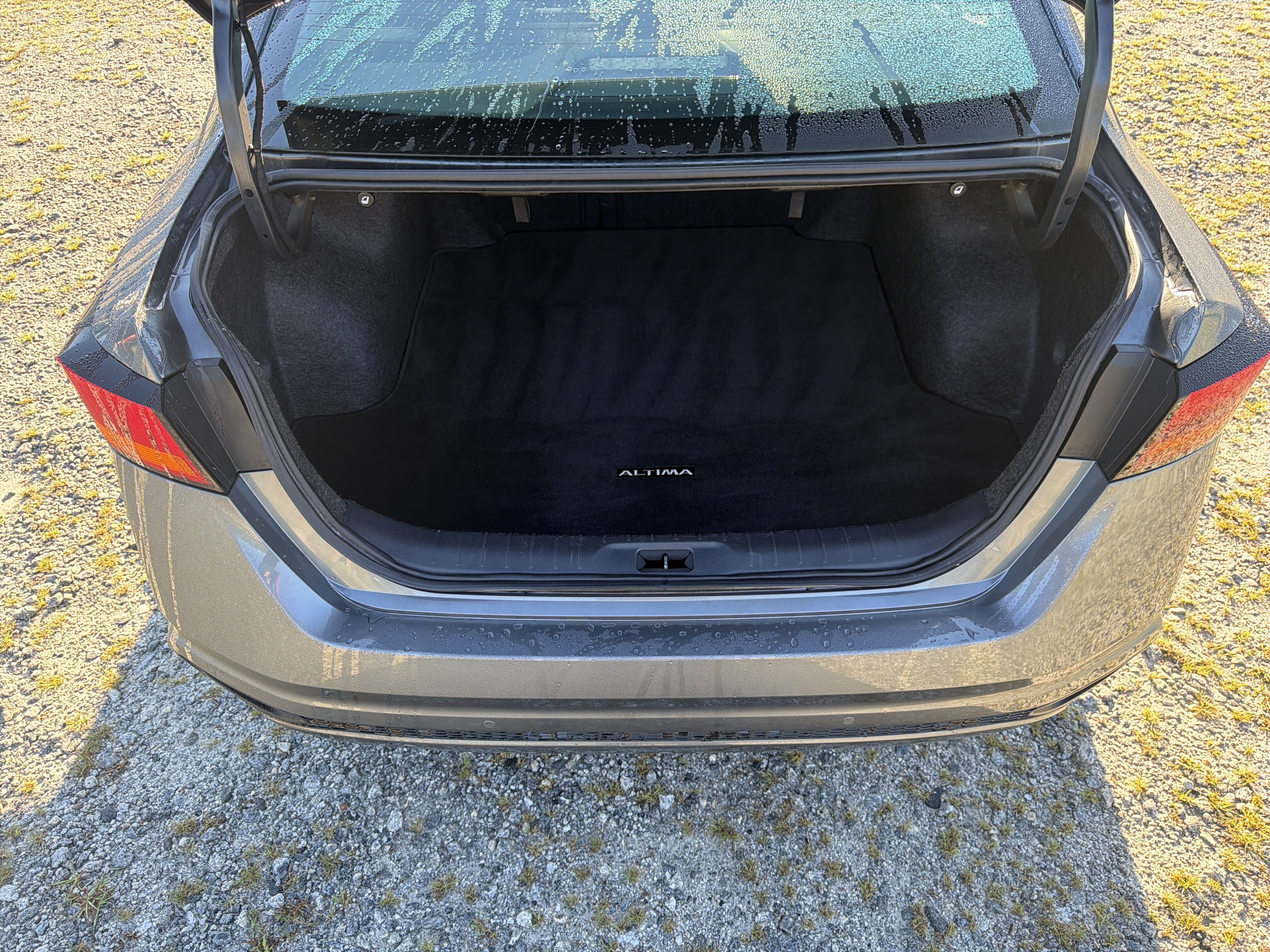Used 2024 Nissan Altima 2.5 SV FWD image 18