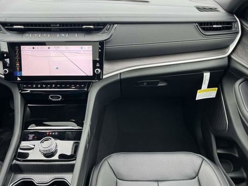 New 2026 Jeep Grand Cherokee L Limited AWD/4WD image 17