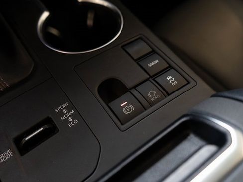 Used 2023 Toyota Highlander L image 30