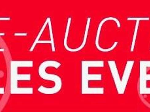 Used 2024 Chrysler Pacifica Limited FWD image 2