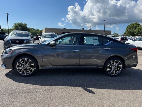 New 2025 Nissan Altima 2.5 SL image 9