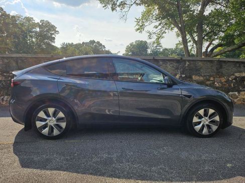 Used 2023 Tesla Model Y 2WD image 10