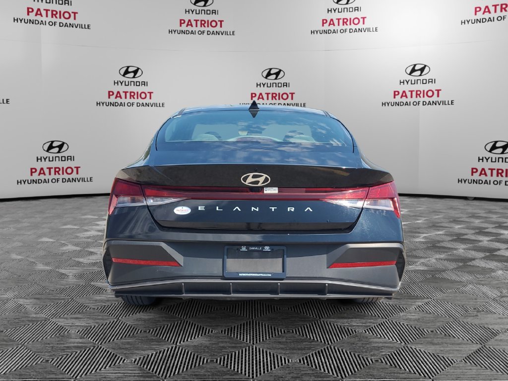 Used 2024 Hyundai Elantra SEL FWD image 4