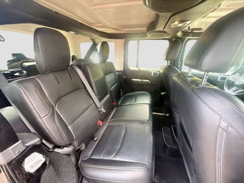 Used 2022 Jeep Wrangler Unlimited Sahara w/ Cold Weather Group AWD/4WD image 31