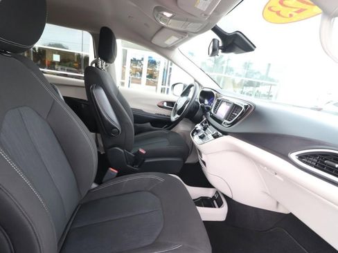 Used 2023 Chrysler Voyager LX FWD image 12