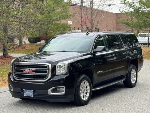 Used 2019 GMC Yukon XL SLT image 3