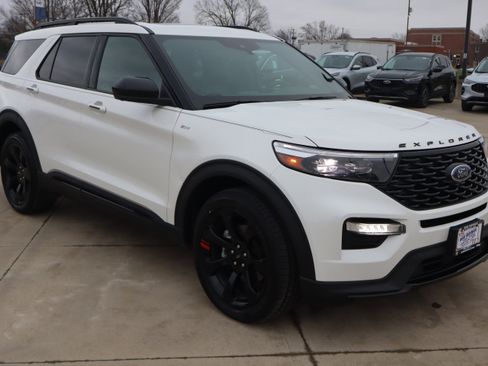 Used 2023 Ford Explorer ST-Line w/ Class IV Trailer Tow Package image 3