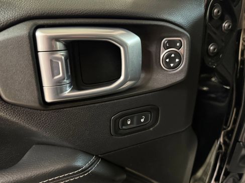 Used 2021 Jeep Wrangler Unlimited Sahara w/ Cold Weather Group AWD/4WD image 41