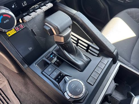 Certified 2025 Toyota Tacoma SR5 AWD/4WD image 24