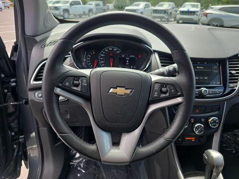Used 2019 Chevrolet Trax LT w/ LT Convenience Package AWD/4WD image 13