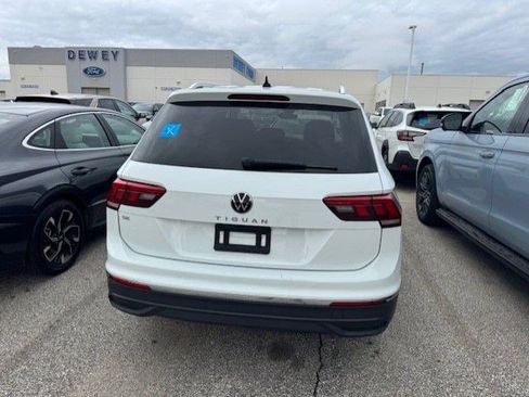 Used 2022 Volkswagen Tiguan SE image 9