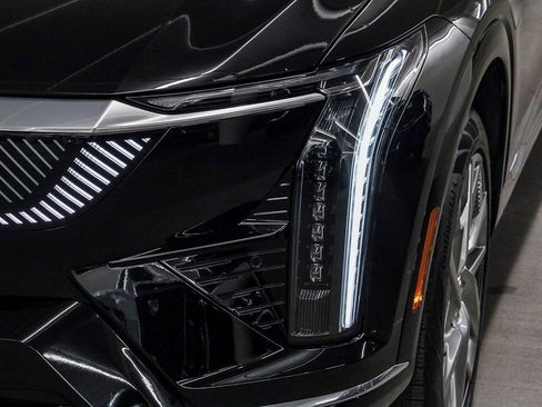 Certified 2025 Cadillac Optiq Luxury 1 image 8