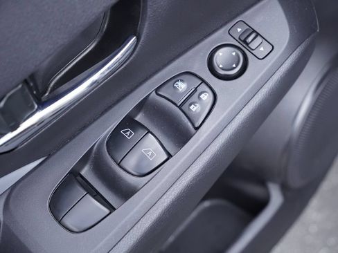 Used 2023 Nissan Kicks SR w/ SR Premium Package FWD image 9