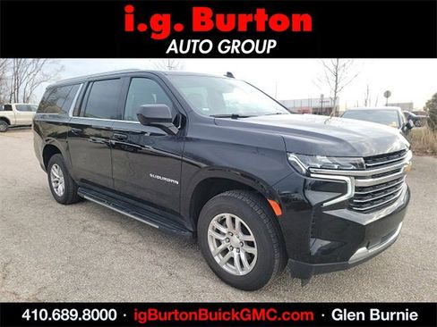 Used 2022 Chevrolet Suburban LT image 1