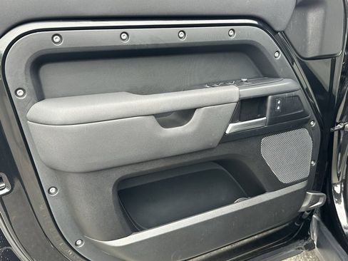 Used 2020 Land Rover Defender 110 S image 11