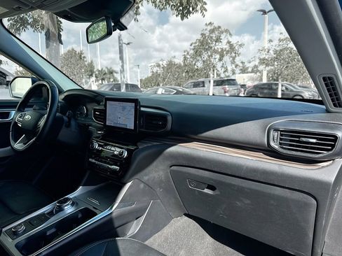 Used 2021 Ford Explorer Limited image 32