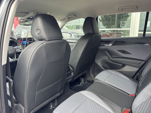 New 2026 Volkswagen Tiguan SE FWD image 13