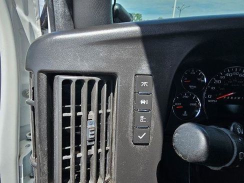 Used 2014 GMC Savana 2500 RWD image 11