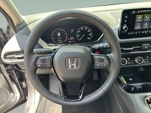 Used 2024 Honda HR-V EX-L image 11