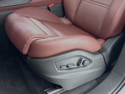Certified 2025 Porsche Cayenne Coupe AWD/4WD image 13
