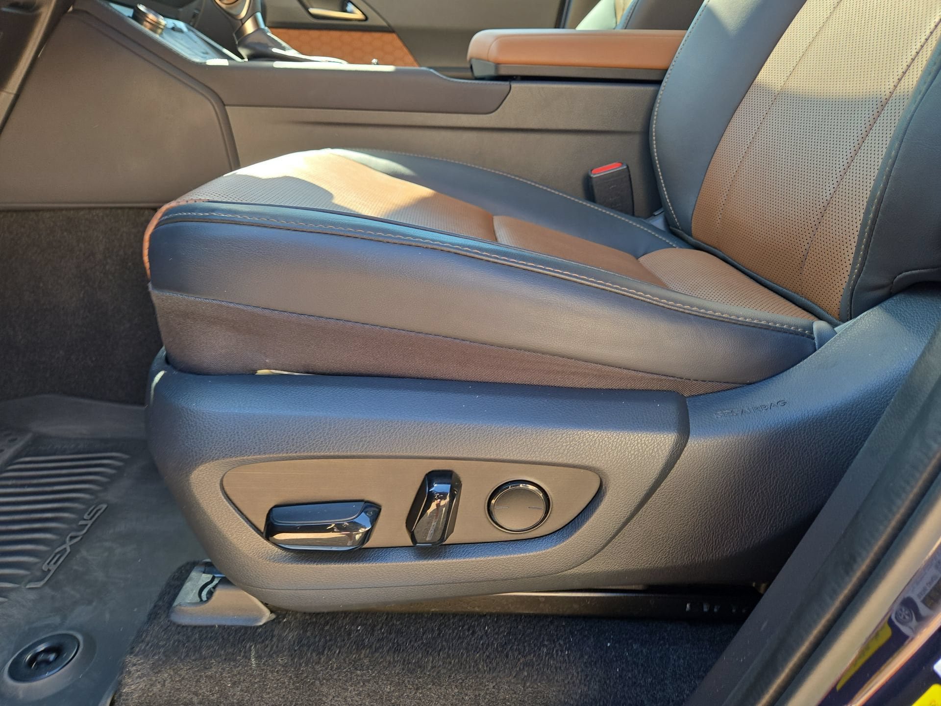 Certified 2024 Lexus GX 550 w/ Accessory Package (2T) AWD/4WD image 17