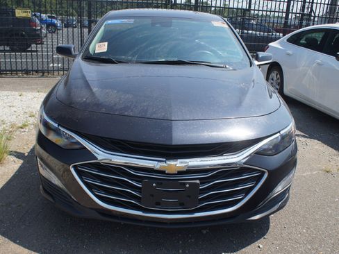 Used 2023 Chevrolet Malibu LT FWD image 2