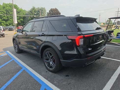 Used 2025 Ford Explorer ST-Line w/ ST-Line Street Pack AWD/4WD image 6