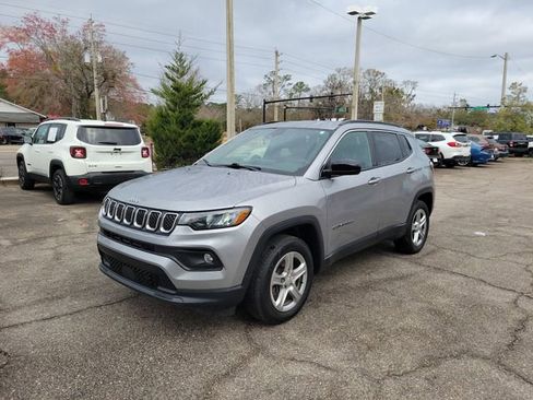 Used 2024 Jeep Compass Latitude w/ Altitude Special Edition image 4