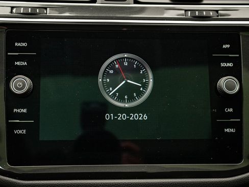 Used 2023 Volkswagen Tiguan SE w/ Panoramic Sunroof Package image 30