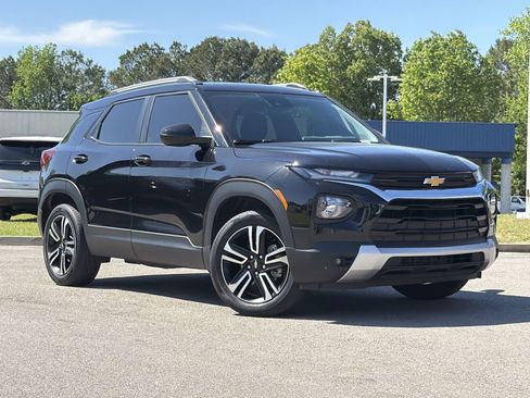 Used 2023 Chevrolet TrailBlazer LT w/ Convenience Package AWD/4WD image 2