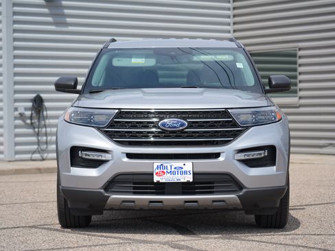 Used 2023 Ford Explorer XLT w/ Equipment Group 202A AWD/4WD image 9
