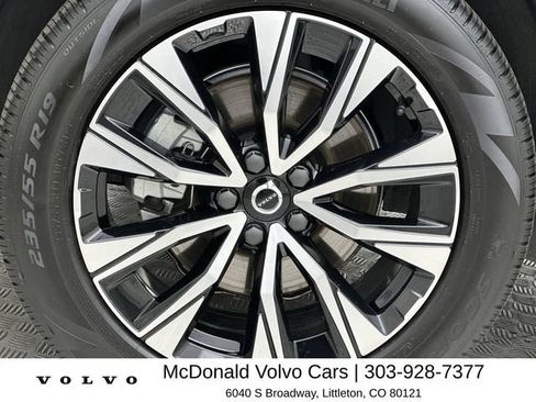 Certified 2025 Volvo XC60 B5 Plus AWD/4WD image 10