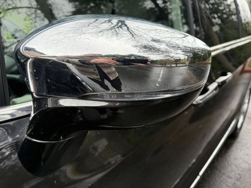 Used 2020 Chrysler Pacifica Limited image 33