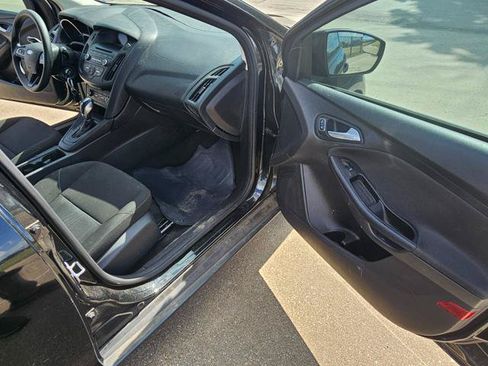 Used 2015 Ford Focus SE FWD image 19